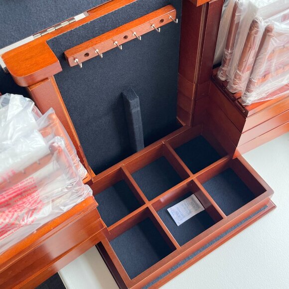 NWOB Lori Greiner 'For Your Ease Only' large, felt-lined wooden jewelry Box - Picture 13 of 16